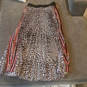 Hale Bob XS mid length pleated skirt. Never worn